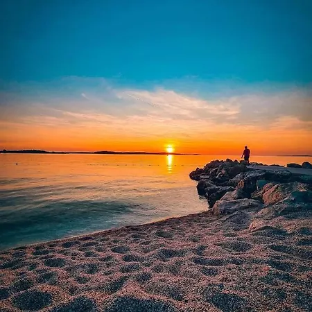 Nora Stinjan 아파트