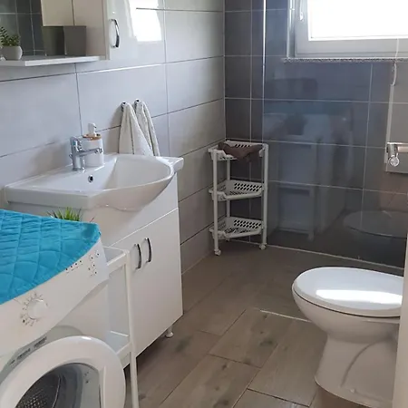 Nora Stinjan Apartment Pula