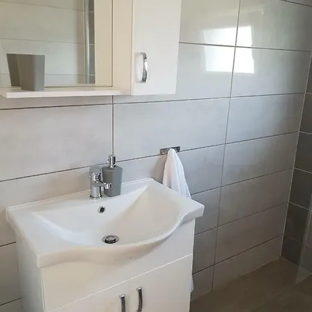 Apartment Nora Stinjan Pula