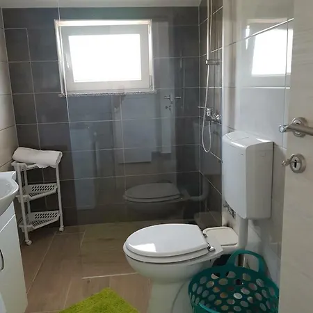 Nora Stinjan Apartment Pula