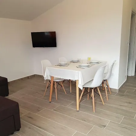 Nora Stinjan Apartment Pula