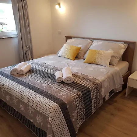 Nora Stinjan Appartement Pula