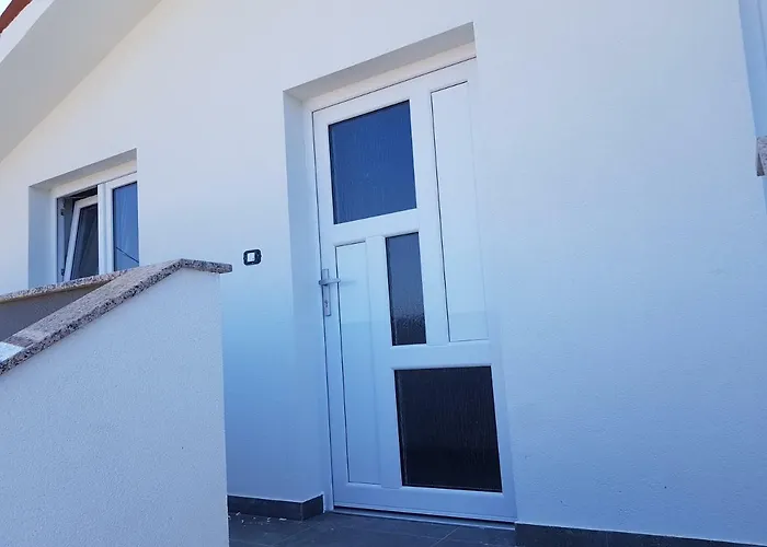 Nora Stinjan Daire *