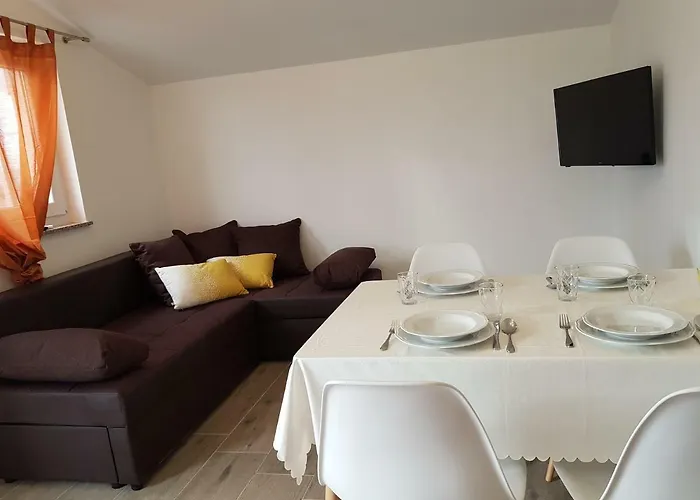 Nora Stinjan Пула