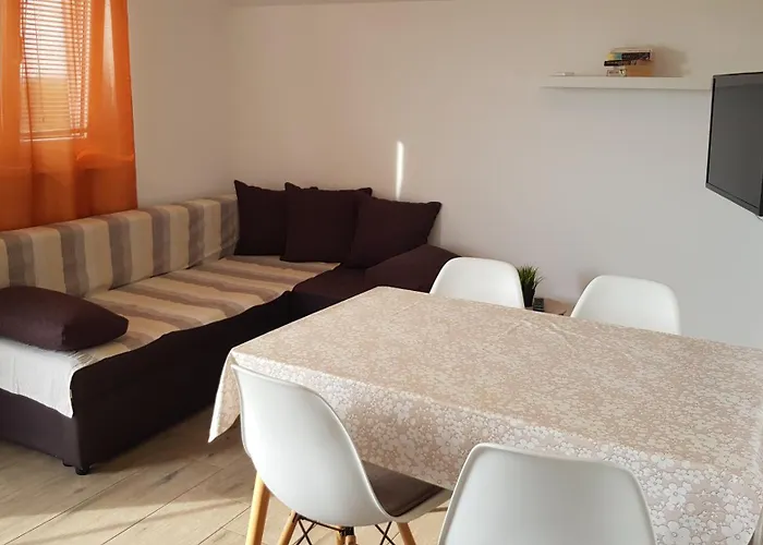 Nora Stinjan Apartment