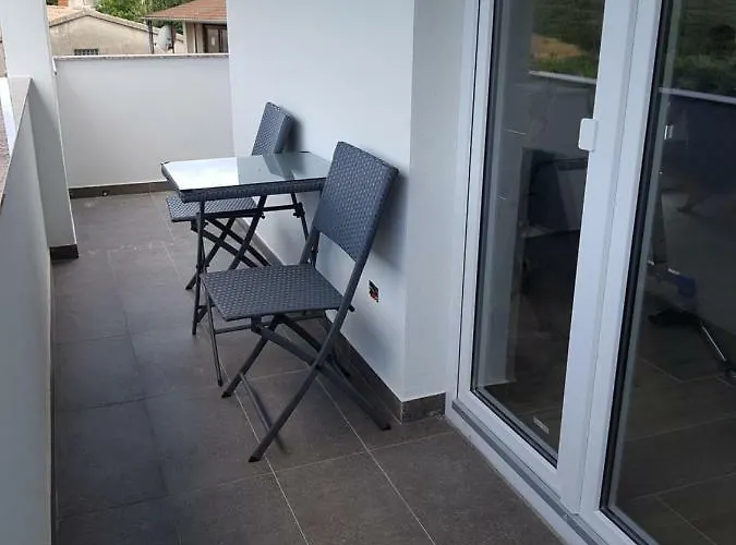 Nora Stinjan Apartment