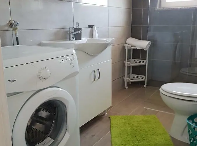 Nora Stinjan Apartment Pula