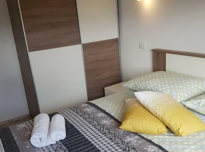 Nora Stinjan Apartment
