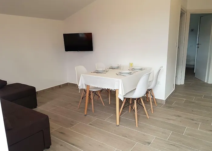 Nora Stinjan Apartment Pula